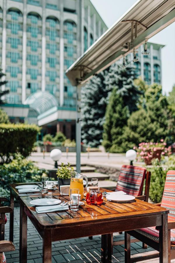 Rahat Palace Hotel Almaty Exterior photo